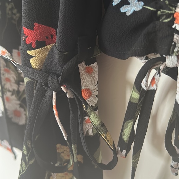 Topshop wrap blouse in black floral with detail sleeves. Size 2 EUC - Picture 5 of 6